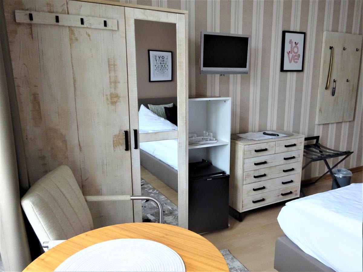 Hotel Pension Zur Faehrbruecke Στράλσουντ Εξωτερικό φωτογραφία